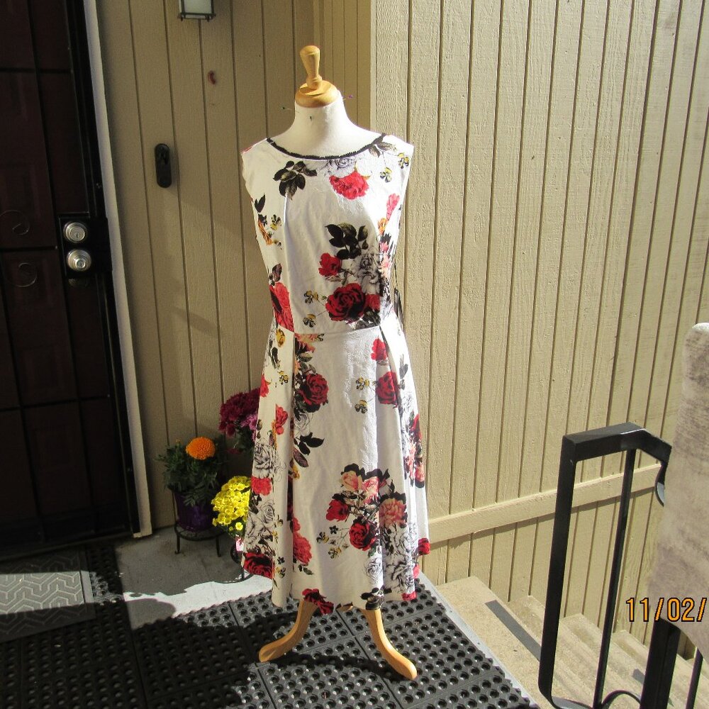 #402  NEW WOMEN'S FLORAL DRESS BY ADRIANNA PAPELL  (SIZE 16)